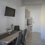 شقة Anezinas Place *