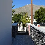 Anezinas Place شقة