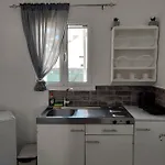 Anezinas Place شقة *