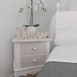 Anezinas Place شقة بيريسا