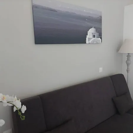 아파트 Anezinas Place