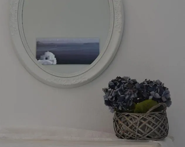 Anezinas Place Perissa (Santorini)