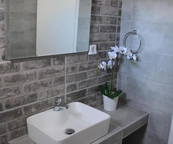 Apartmán Anezinas Place *