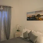 Anezinas Place * Perissa (Santorini)