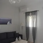 Anezinas Place * Perissa (Santorini)