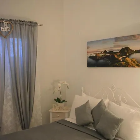 Anezinas Place * Perissa (Santorini)