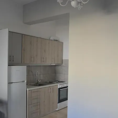 Anezinas Place * Períssa