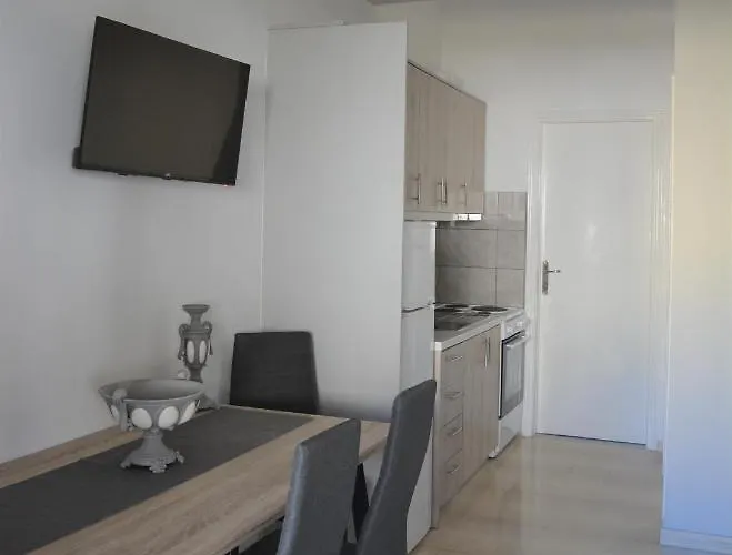 Apartament Anezinas Place *