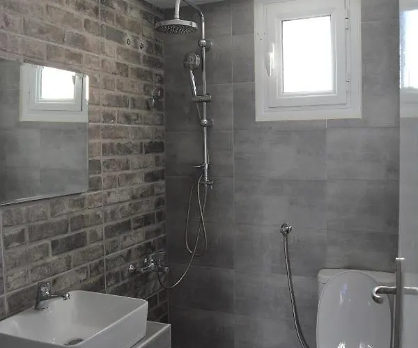 Anezinas Place Períssa