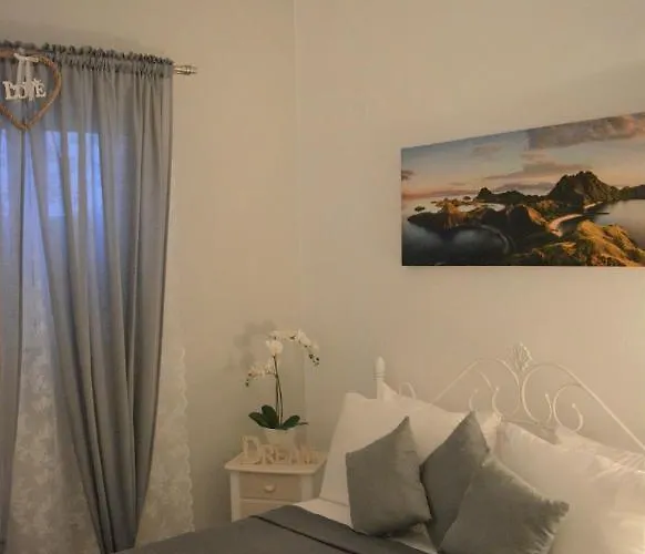 Anezinas Place * Perissa (Santorini)