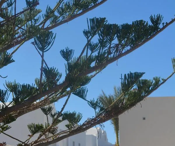 Anezinas Place * Períssa