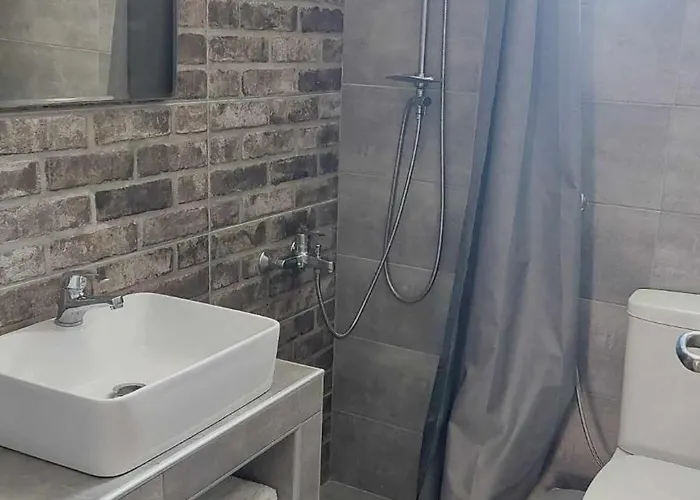 Anezinas Place Perissa (Santorini)