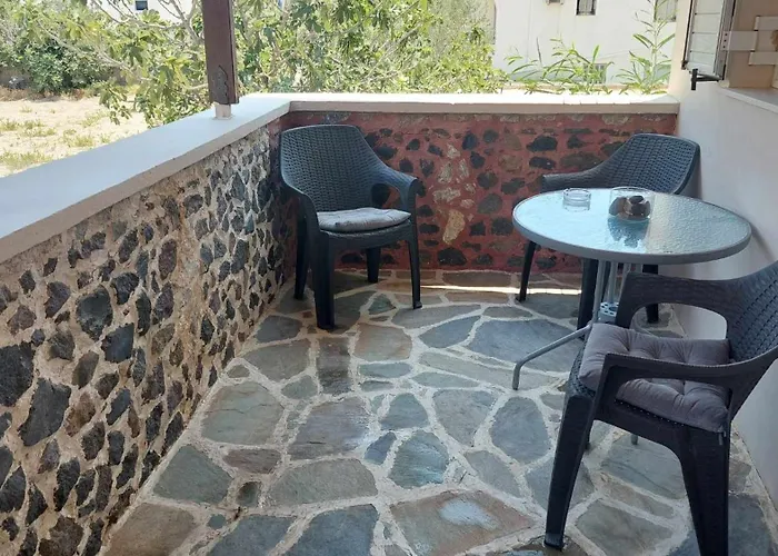 Anezinas Place Appartement Períssa