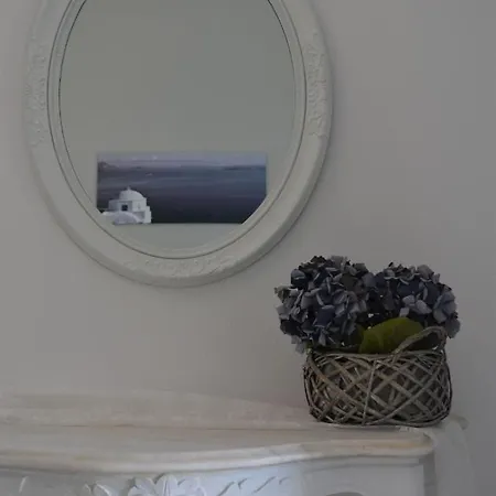 Anezinas Place Perissa (Santorini)