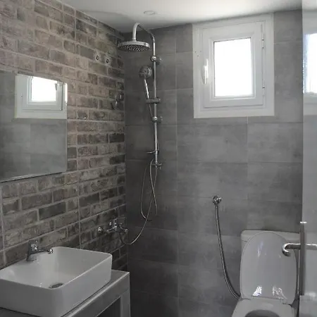 Anezinas Place بيريسا