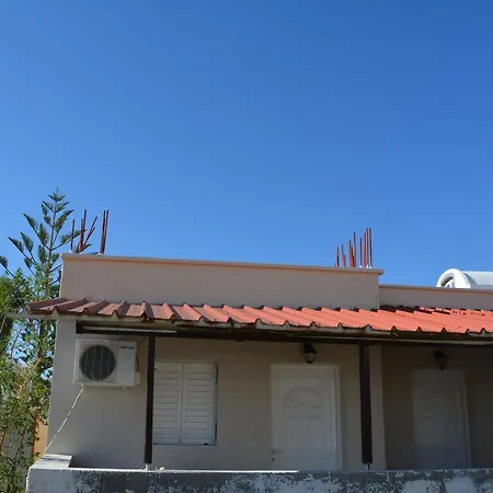 Anezinas Place Daire Perissa (Santorini)