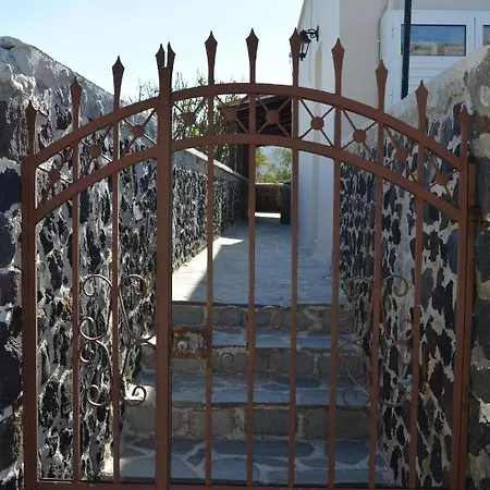 Anezinas Place شقة *