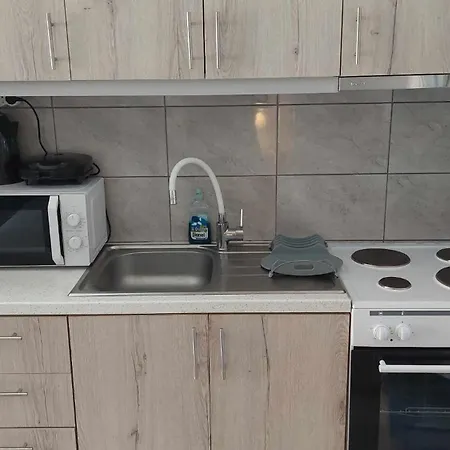 Anezinas Place شقة *