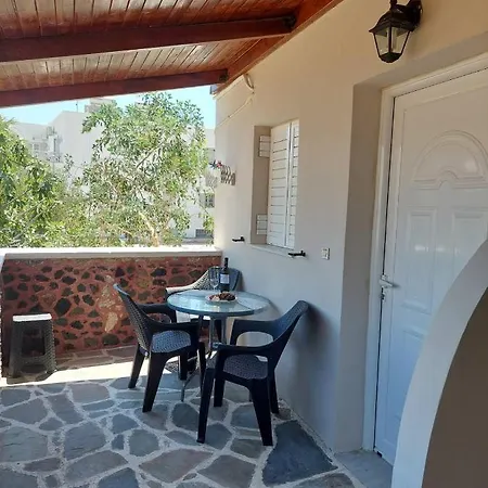 Anezinas Place شقة *