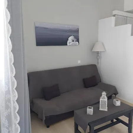 Anezinas Place شقة