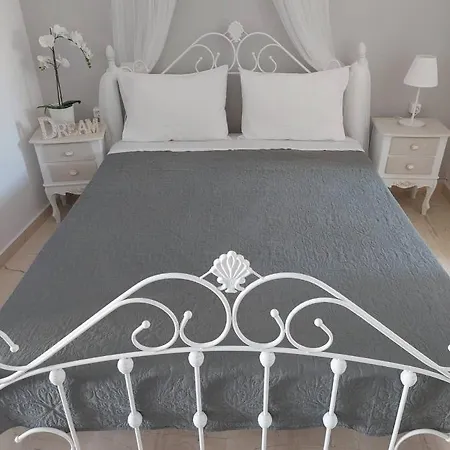 Anezinas Place